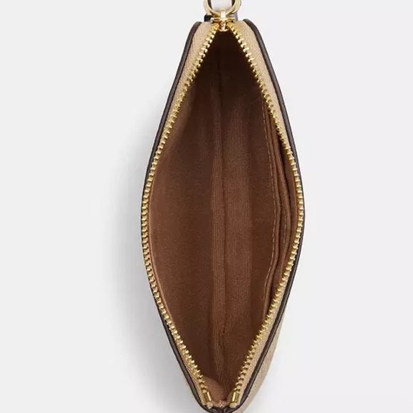 NWT NIP Corner Zip Wristlet In Signature Canvas With Heart Print $88 - Picture 4 of 5